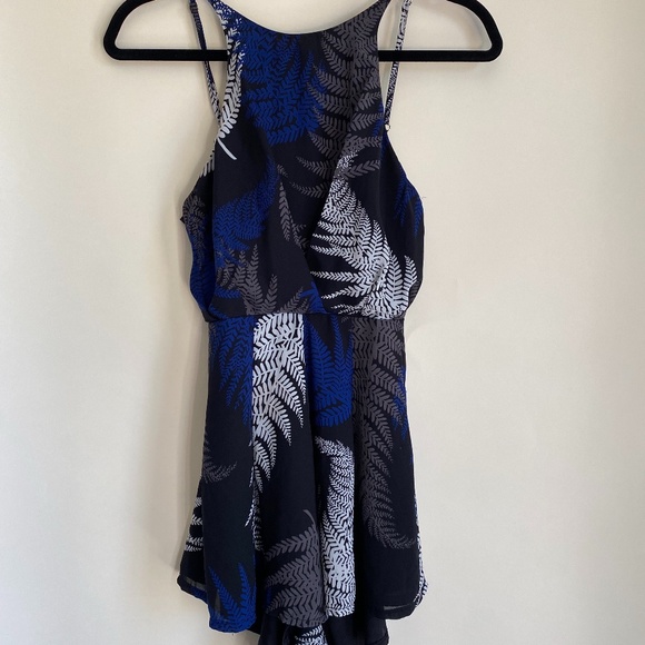 Halter Short flowy romper - Picture 4 of 4